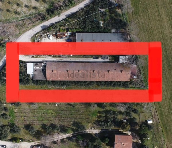 locale di sgombero in vendita a Fossombrone