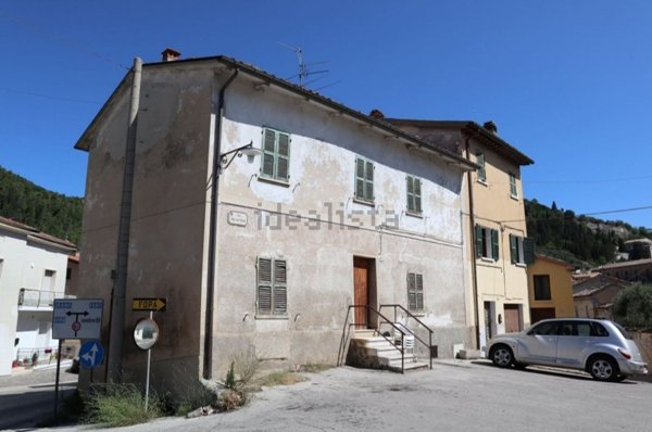 casa indipendente in vendita a Fossombrone