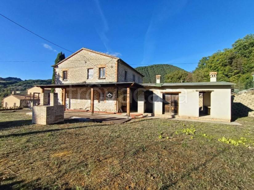 casa indipendente in vendita a Fossombrone in zona Bellaguardia