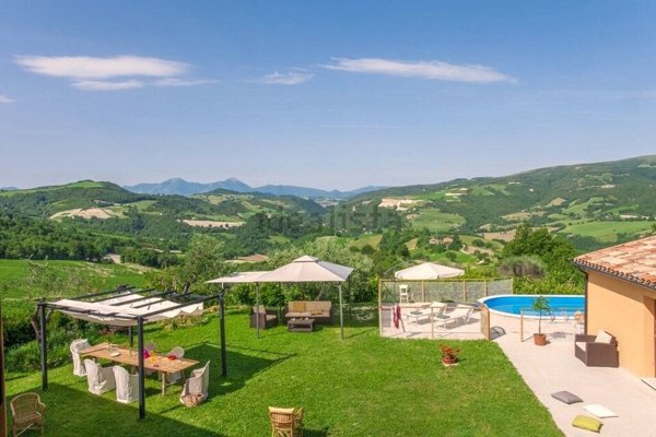 casa indipendente in vendita a Fossombrone