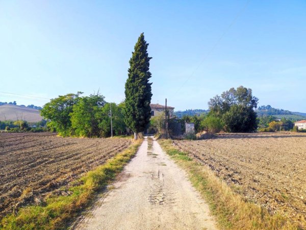 casa indipendente in vendita a Fossombrone