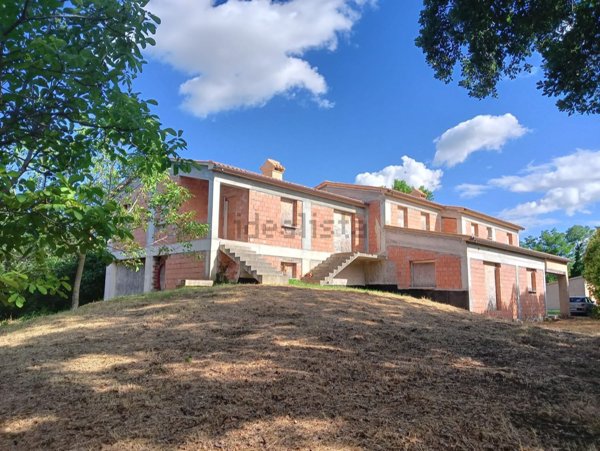 casa indipendente in vendita a Fossombrone