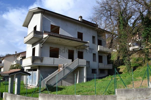 casa indipendente in vendita a Fossombrone