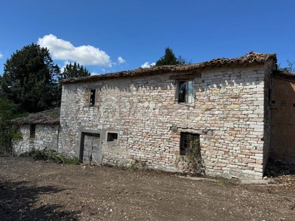 casa indipendente in vendita a Fossombrone in zona Calmazzo