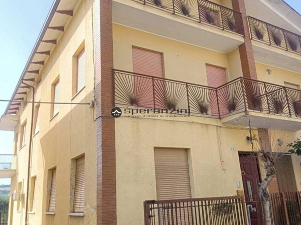 casa indipendente in vendita a Fossombrone