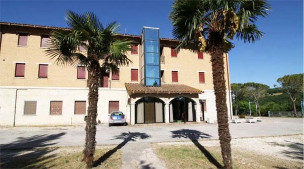 negozio in vendita a Fossombrone