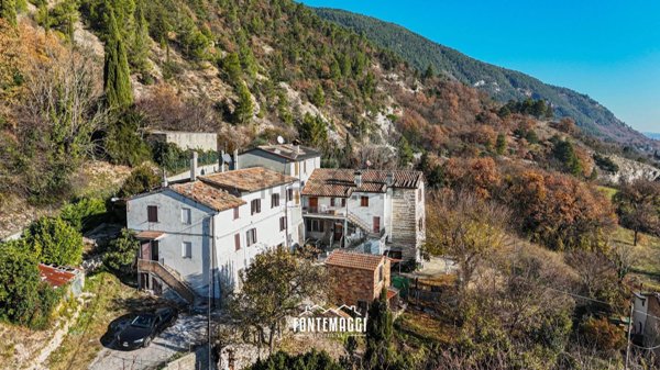 appartamento in vendita a Fossombrone in zona Calmazzo