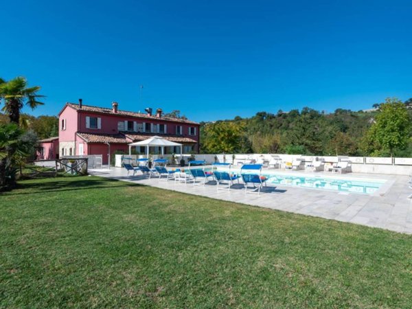 casa indipendente in vendita a Fossombrone