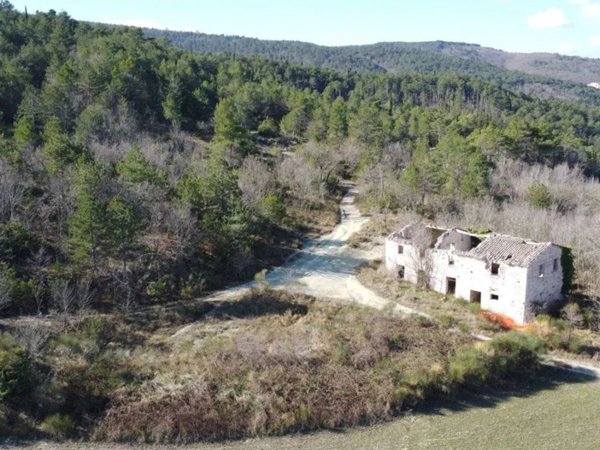 casa indipendente in vendita a Fossombrone