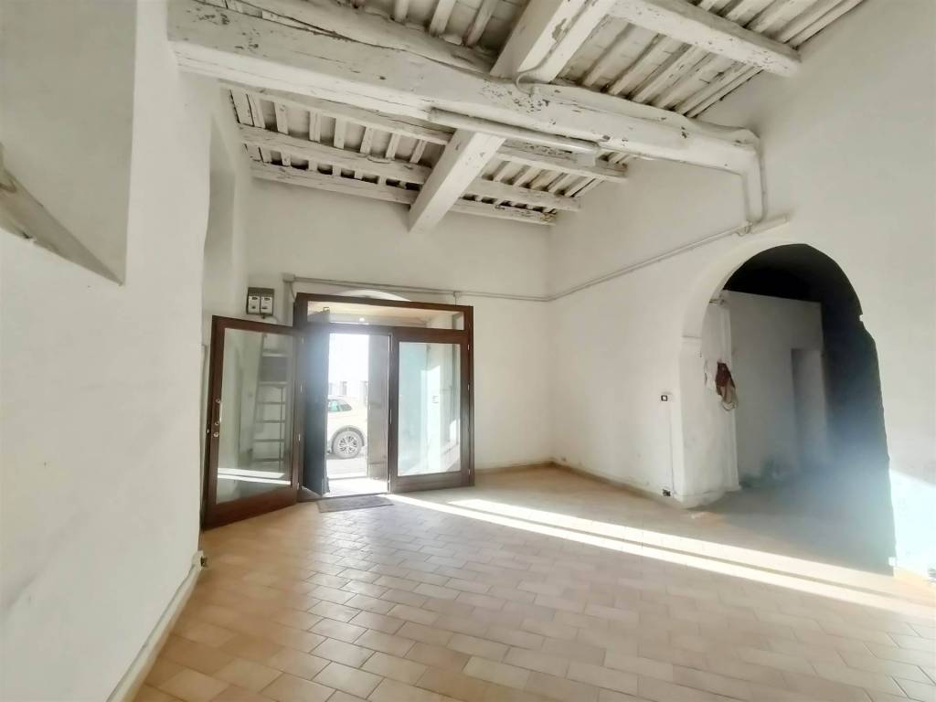 locale commerciale in vendita a Fossombrone
