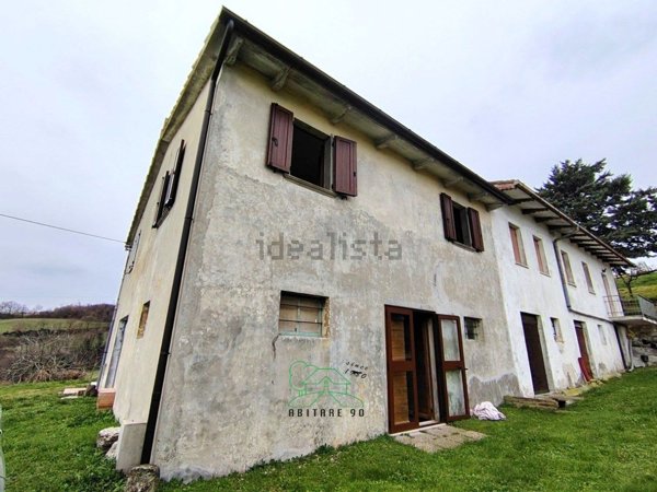 casa indipendente in vendita a Fossombrone