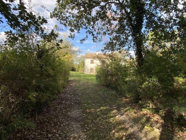 casa indipendente in vendita a Fossombrone