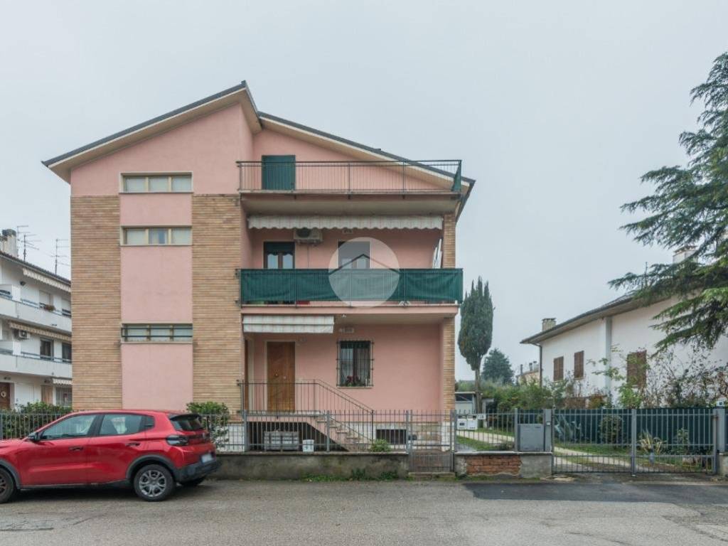 casa indipendente in vendita a Fossombrone
