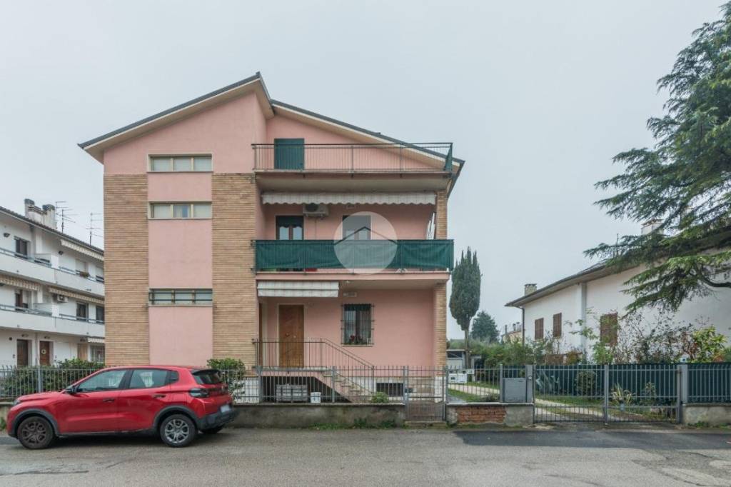 casa indipendente in vendita a Fossombrone