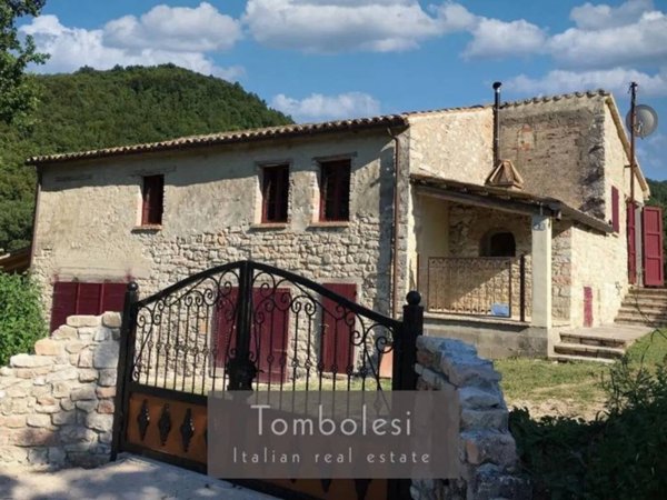 casa indipendente in vendita a Fossombrone