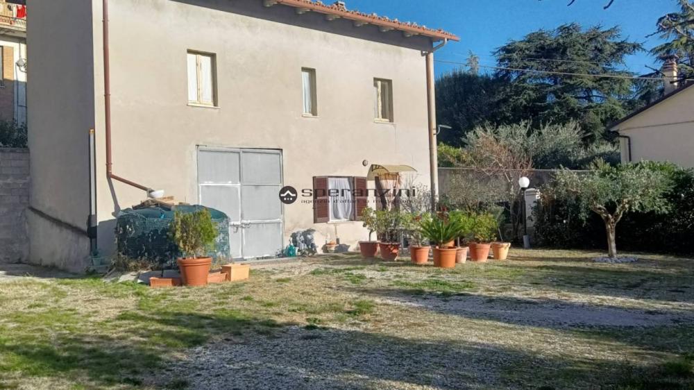 casa indipendente in vendita a Fossombrone
