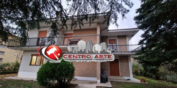 casa indipendente in vendita a Fossombrone in zona Isola di Fano