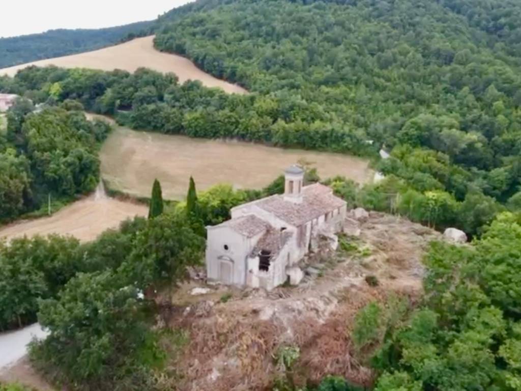 casa indipendente in vendita a Fossombrone