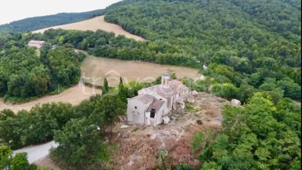 casa indipendente in vendita a Fossombrone