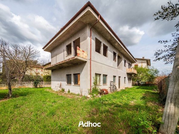 casa indipendente in vendita a Fossombrone in zona Ghilardino