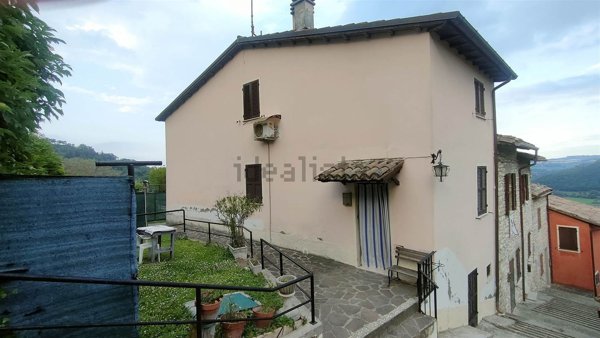 casa semindipendente in vendita a Fossombrone