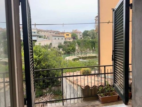 casa indipendente in vendita a Fossombrone