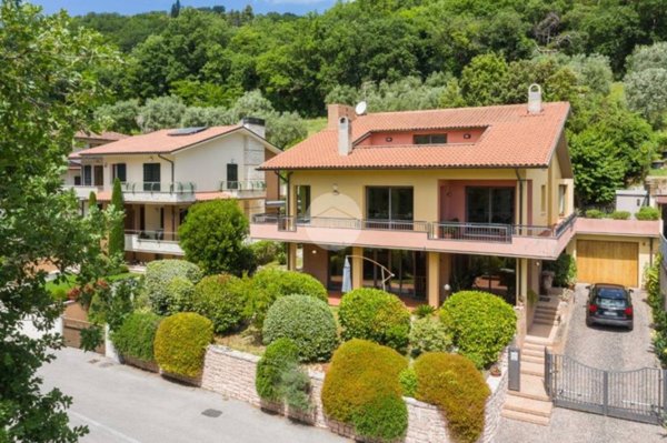 casa indipendente in vendita a Fossombrone