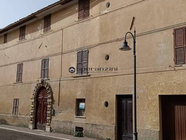 casa indipendente in vendita a Fossombrone