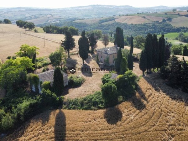 casa indipendente in vendita a Fossombrone