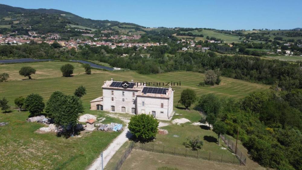 casa indipendente in vendita a Fossombrone in zona Santa Maria della valle