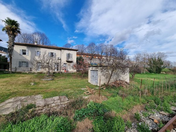 casa indipendente in vendita a Fossombrone