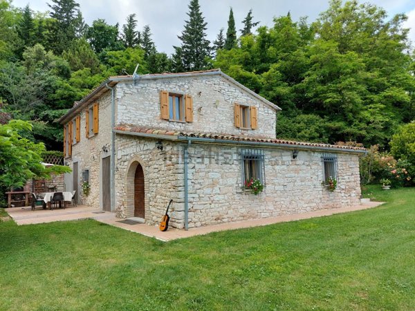 casa indipendente in vendita a Fossombrone in zona San Piero in Tambis