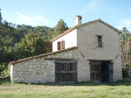 casale in vendita a Fossombrone