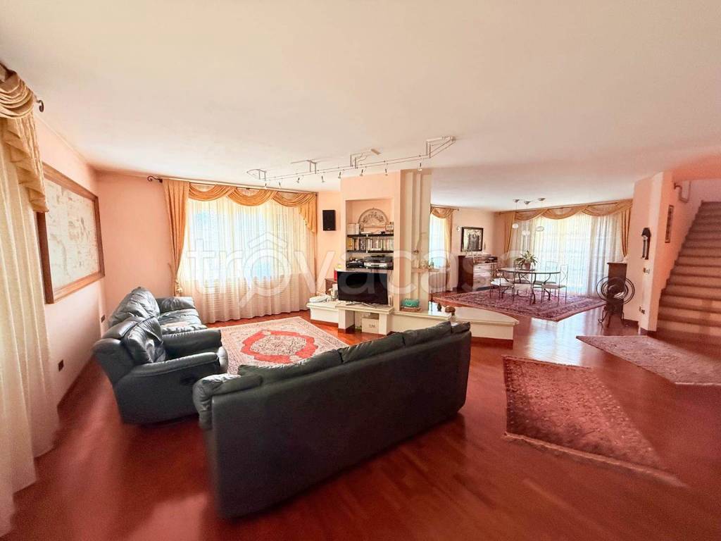 casa indipendente in vendita a Fossombrone