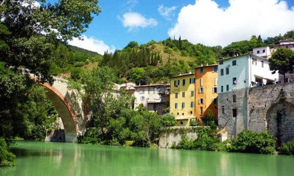 casa indipendente in vendita a Fossombrone