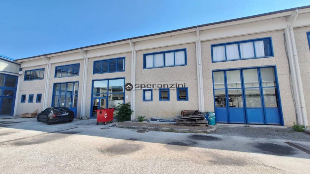 locale commerciale in vendita a Fossombrone