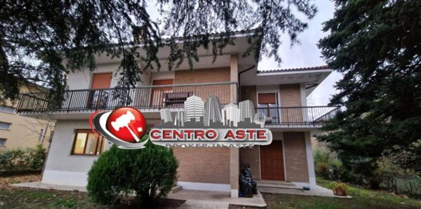 casa indipendente in vendita a Fossombrone in zona Isola di Fano