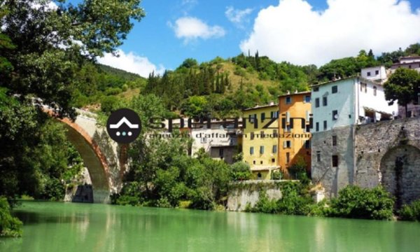 casa indipendente in vendita a Fossombrone