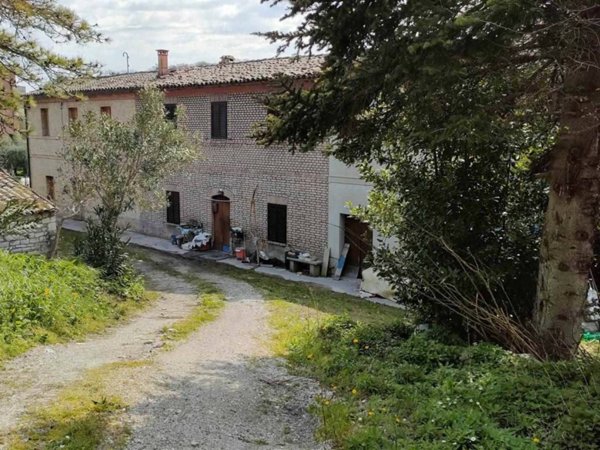 casa indipendente in vendita a Fossombrone in zona San Lazzaro