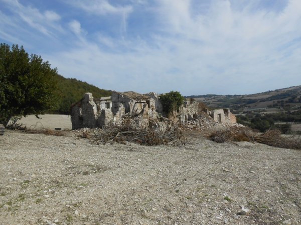casa indipendente in vendita a Fossombrone in zona Isola di Fano