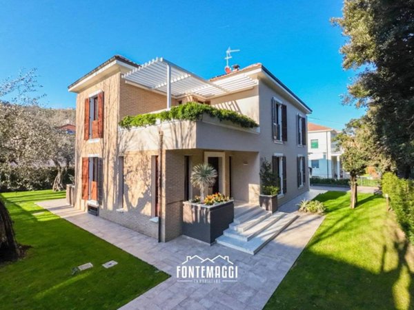 casa indipendente in vendita a Fossombrone