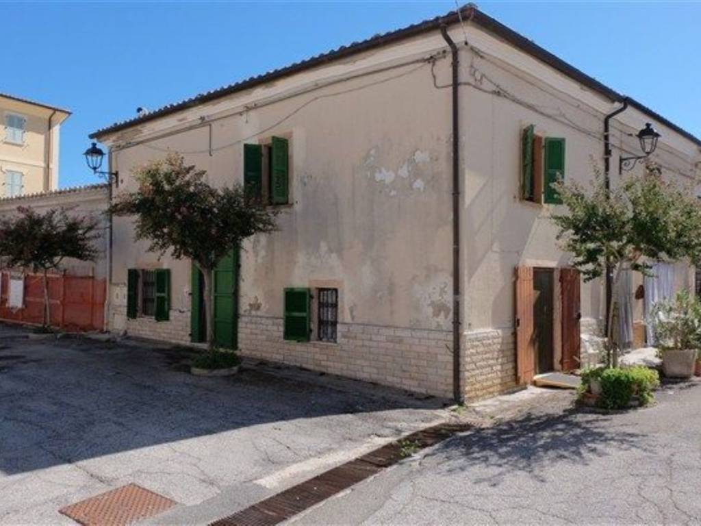 casa indipendente in vendita a Fratte Rosa in zona Torre San Marco