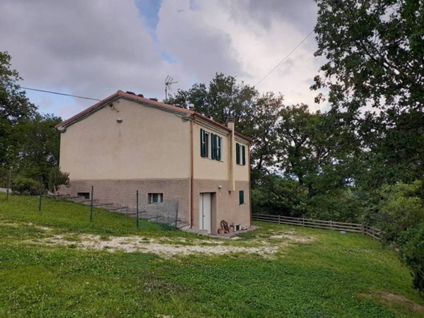casa indipendente in vendita a Fratte Rosa