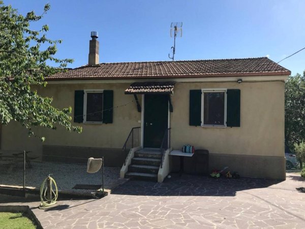 casa indipendente in vendita a Fratte Rosa