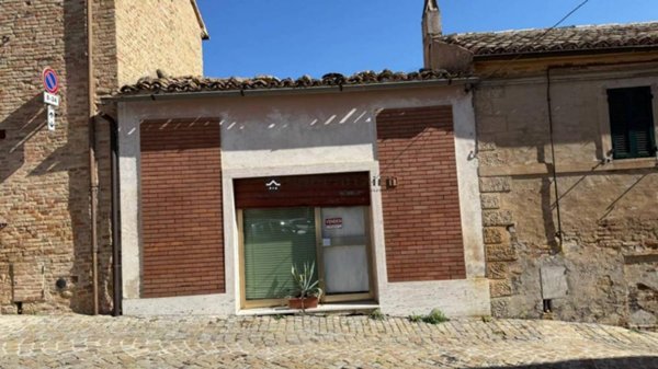negozio in vendita a Fratte Rosa