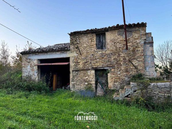 casa indipendente in vendita a Fratte Rosa