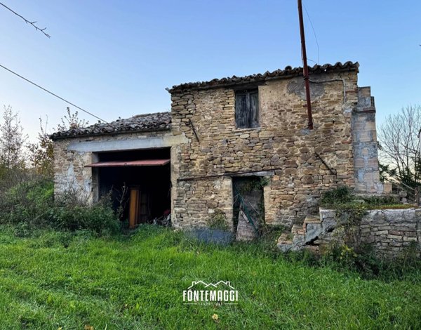 casa indipendente in vendita a Fratte Rosa in zona Torre San Marco