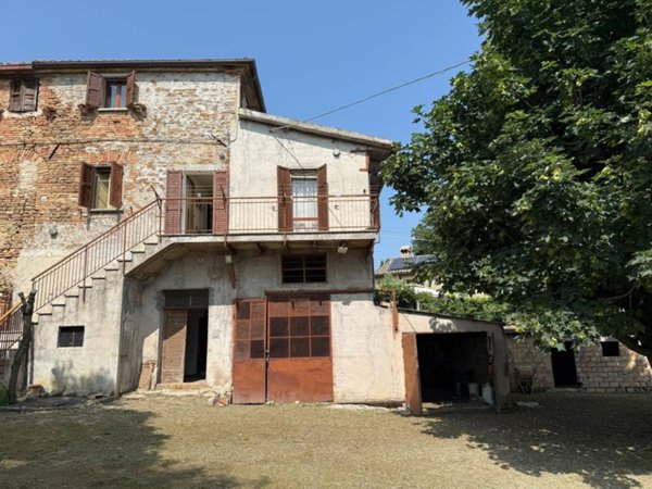 casa indipendente in vendita a Fratte Rosa