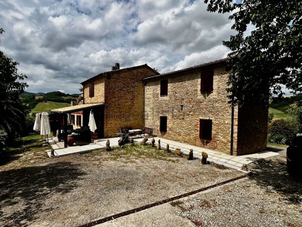 casale in vendita a Fratte Rosa