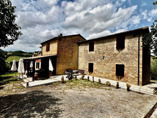 casa indipendente in vendita a Fratte Rosa